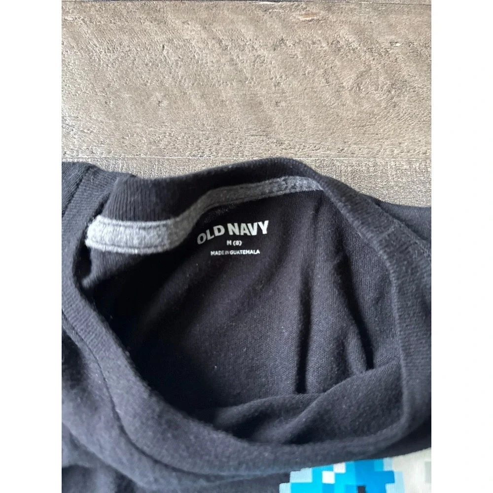 Old Navy Boys Black pixelated Shark Short Sleeve Tee Size 8